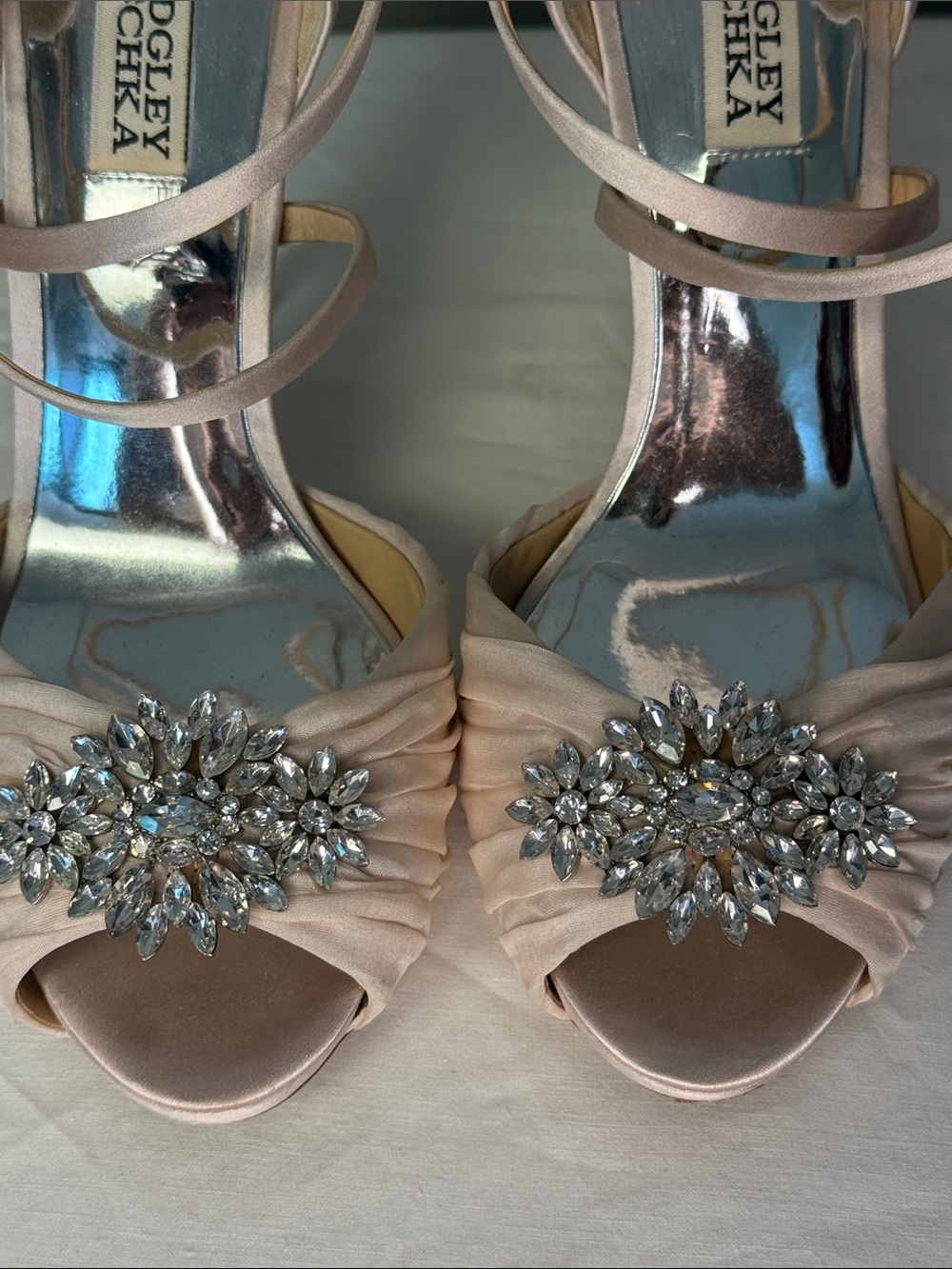 Badgley Mischka Blush Pink Satin Crystal Embellished Heels Size 8 - Picture 3 of 9